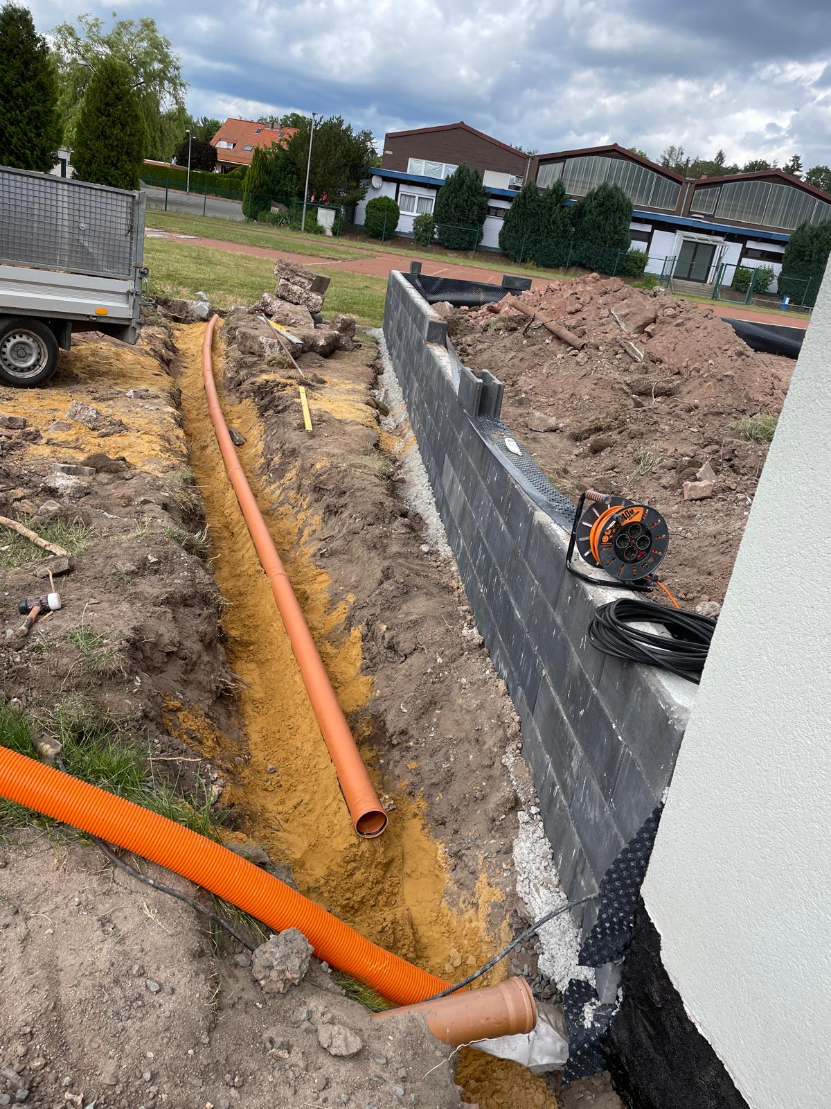 Entwässerung und Leitungsarbeiten im Garten